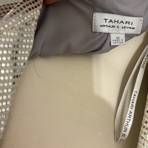 Metal. Cape Blazer for parties Can be dress up on top of the dress or by itself - Picture 6 of 9